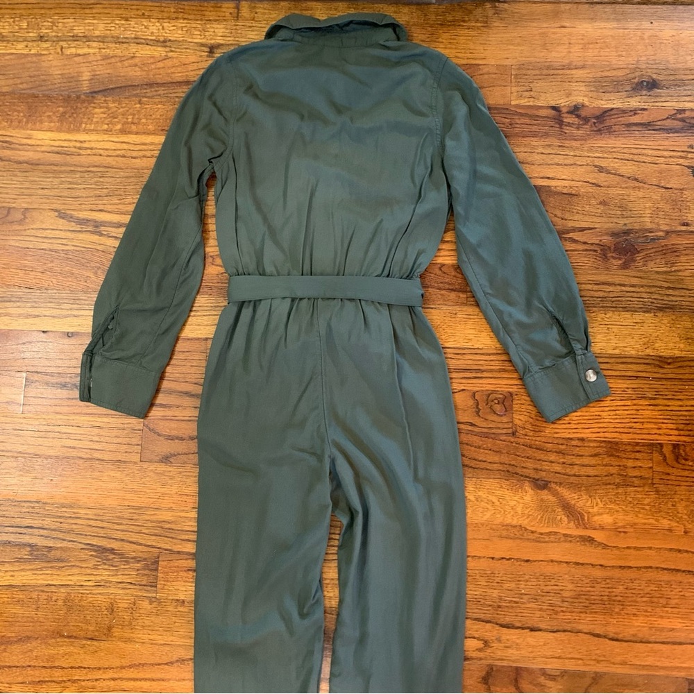 Justice Green Belted Romper Jumpsuit
Viscose Silk Material
Size 8 Medium - Picture 6 of 16
